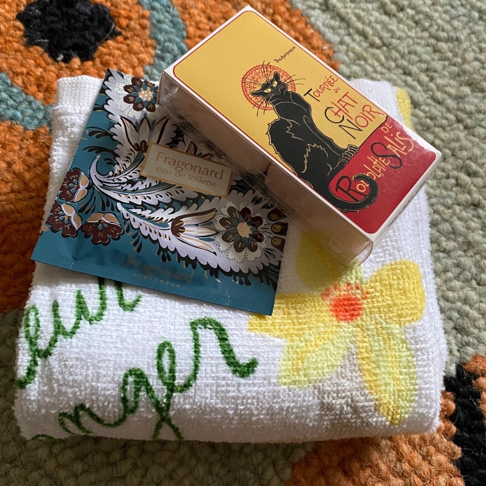 Fragonard I Orange Blossom Hand Towel + Eau de Toilette Sample + Mini Rose Soaps